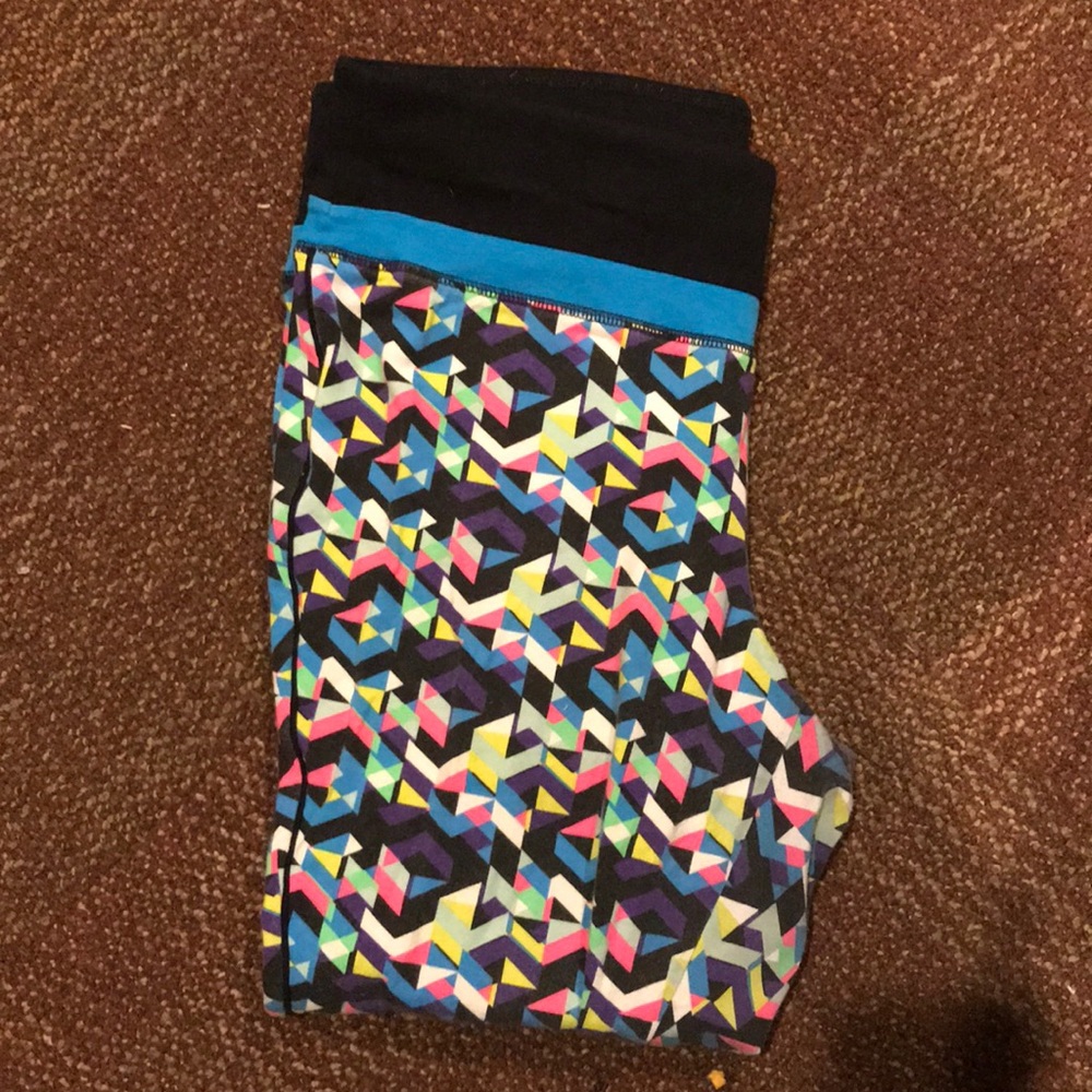 A pair of leggings.